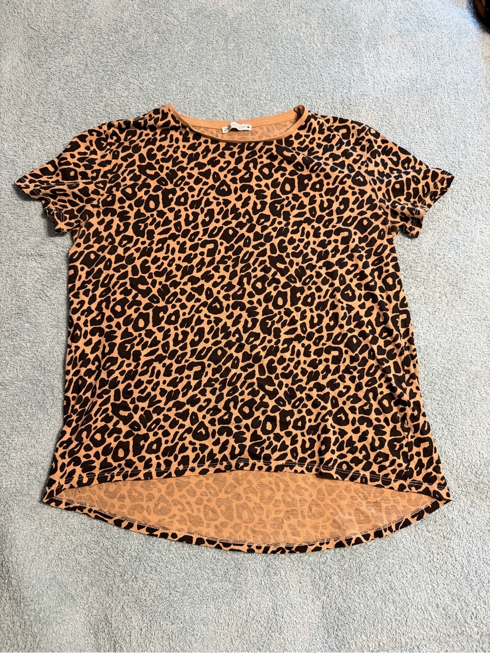 Zara Womens Leopard Print T-Shirt Tan Black Short Sleeve High Low Hem Medium